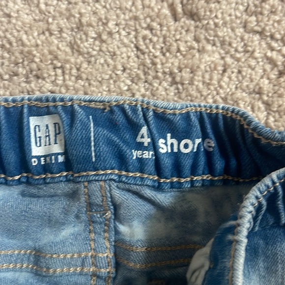 Good condition Gap jean shorts - Size 4T - Picture 3 of 3